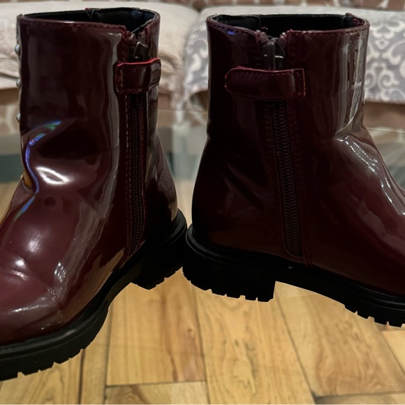 Gioseppo burgundy patent leather studded ankle boots, size 28 kids . - Picture 2 of 6